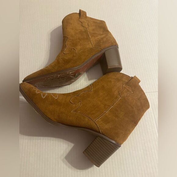 Sueded brown boots “ unknown brand” size 41 or 10.5 inches heel to toe - Picture 5 of 9